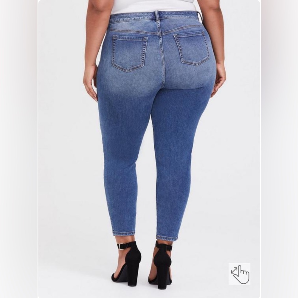 Torrid Girlfriend Medium Wash High Rise Cropped Tapered Leg Slim Fit Blue 20 - Picture 16 of 16